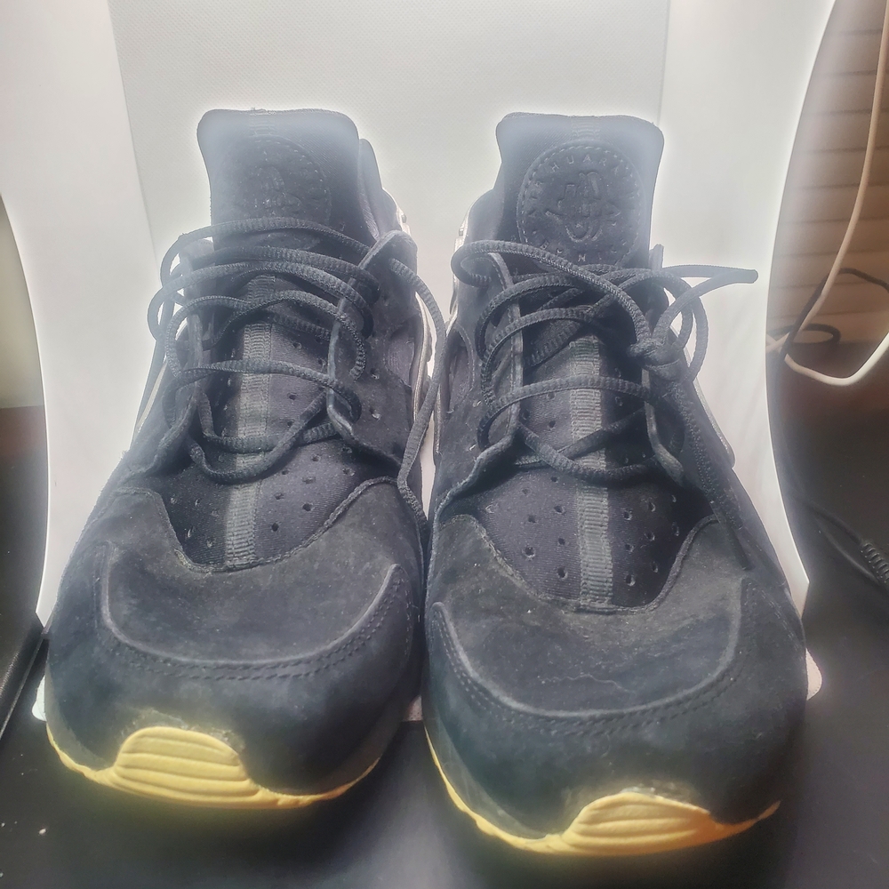 Nike Black Sneakers with Suede and Mesh Design